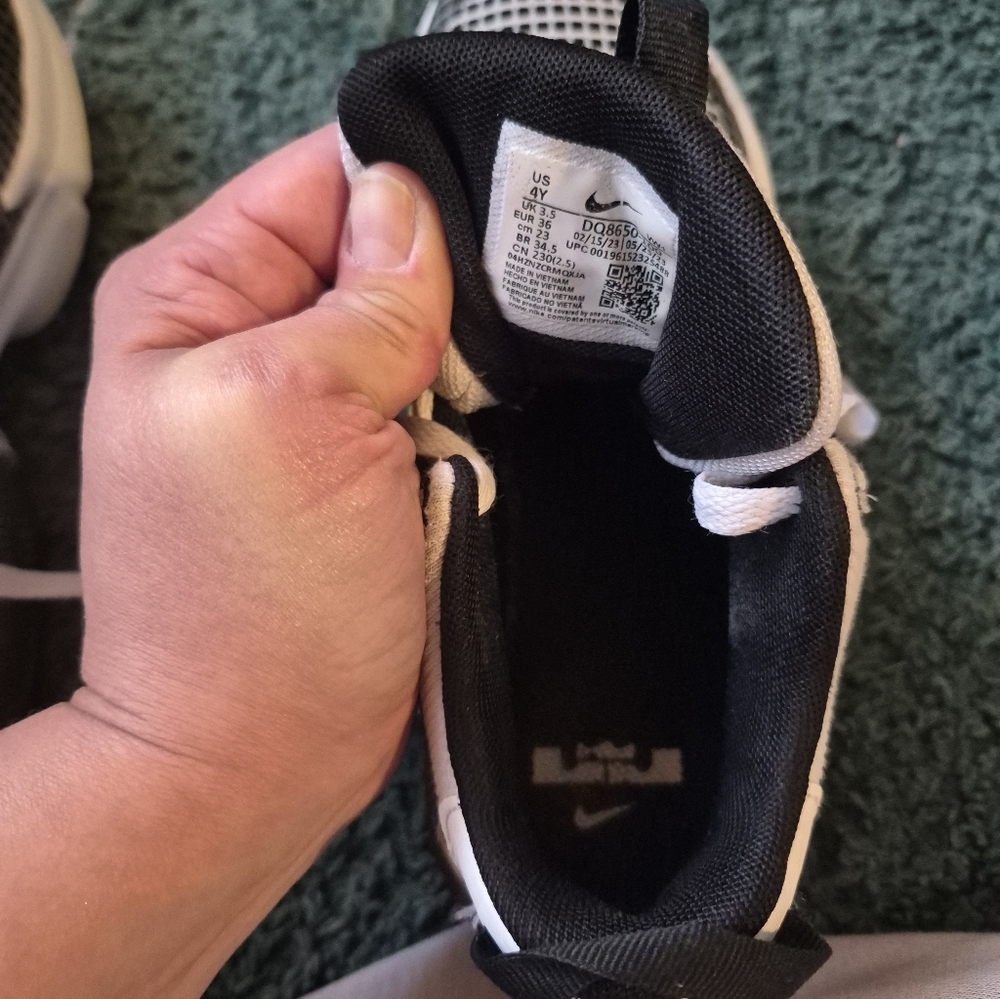 Nike LeBron Witness 7 Kids Basketball Sneakers Black White Size 4Y - Picture 16 of 16